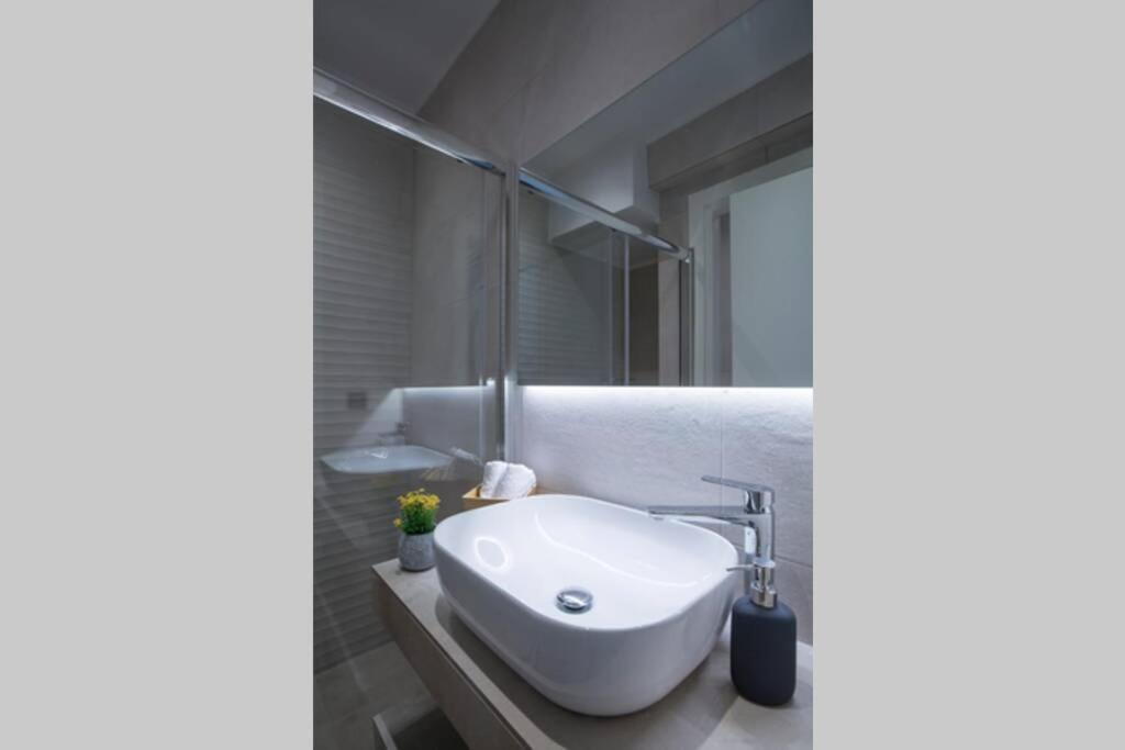 City Center Modern Renovated Apartment Афіни Екстер'єр фото